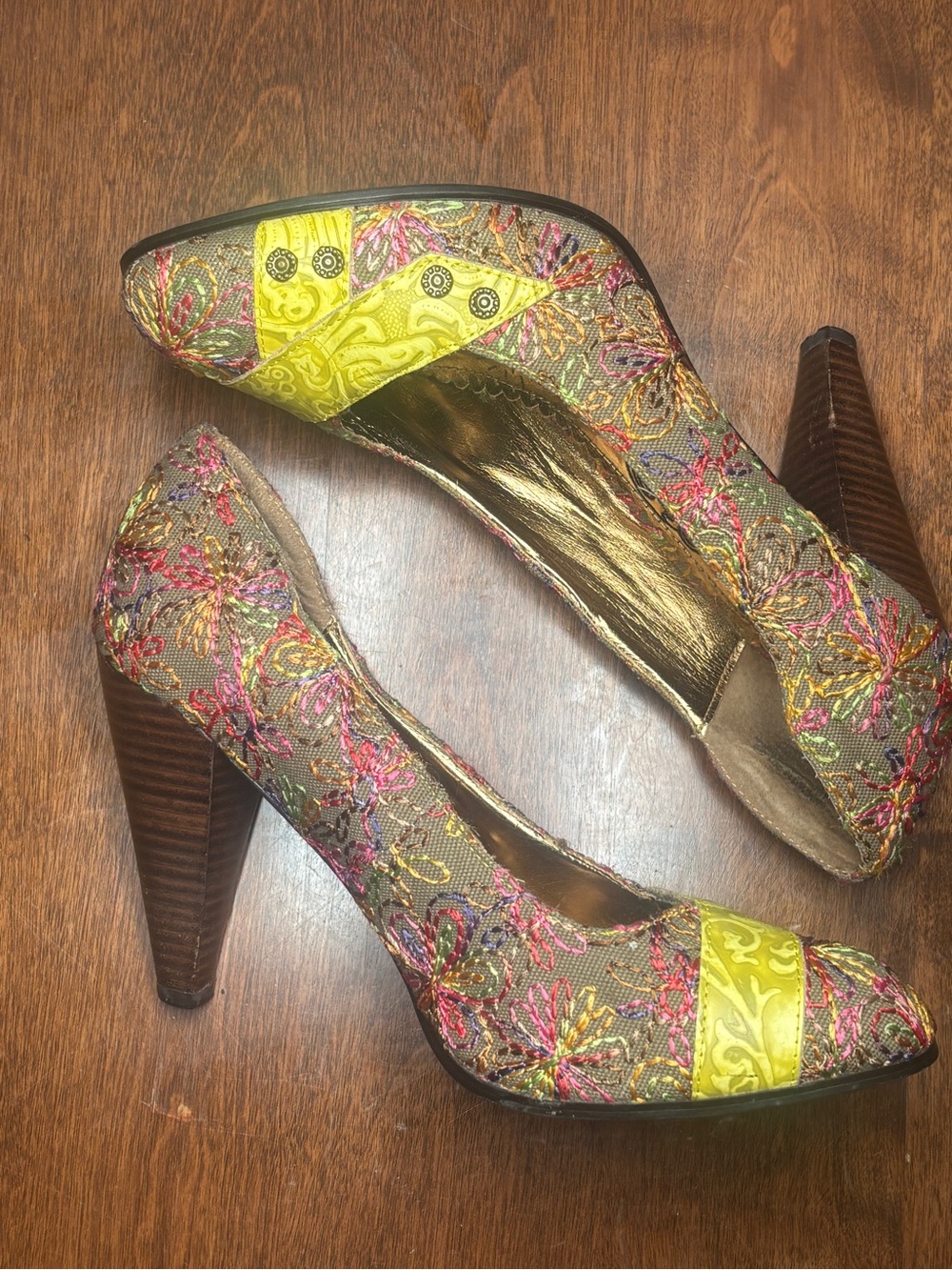 naughty monkey Floral Embroidered Pumps with Yellow Toe and Brown Heel